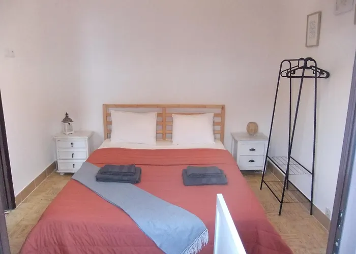 Santinho House - Com Carregador De Carros Electricos