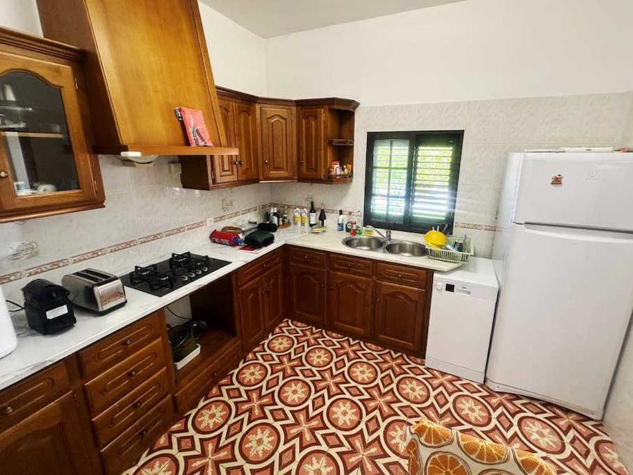 Santinho House - Com Carregador De Carros Electricos Holiday home